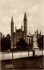 Ak Neustrelitz in Mecklenburg,  Schlosskirche, Statue,  - 4902704