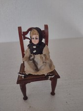 Mignonette  Puppenstube, Haushälterin,  Biskuitporzellan, blaue Glasaugen,