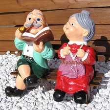 Süß Oma Opa mit Buch u. Bank