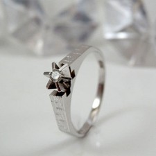 Ring 585/- 14k. Weißgold 1 Brillant ca. 0,08 ct. TC/vvsi (punziert)