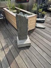 Dekosäule aus Schiefer In Dekorativen Beton gegossen, für drinnen und draußen.