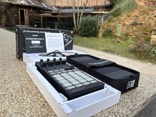 Traktor Kontrol F1 Loop und SampleDJ Controller mit Tasche