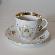 vornehme Tasse mit Damenbildnis - Carl Tielsch Altwasser