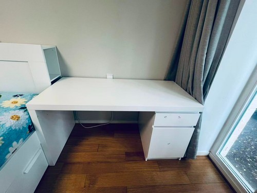 Schreibtisch stabil mit - , ablage