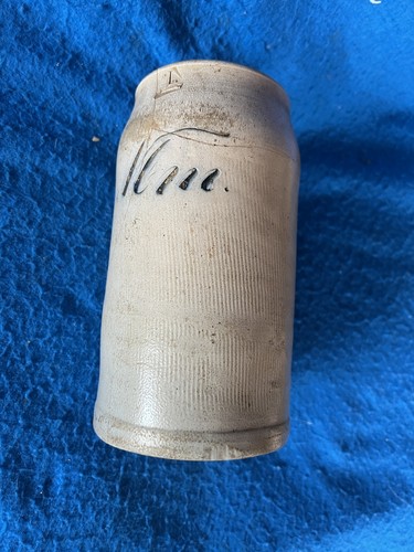 Sehr alter geritzter liter - alter,