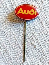 Audi  Anstecknadel rot golden