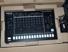 Roland Aira TR-8S Sampler Drum Machine Sequencer