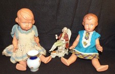 zwei Schildkröt Puppen Ursel und Inge eine Porzellanfigur und Porzellanväschen