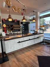 Ladentheke inkl. Getränke und Kuchenkühlung