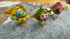 Dekoration Frühling Ostern KÜKEN Blech bunt pink grün gelb Punkte Herzen Draht