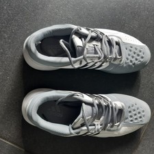 Herren Tennis-Hallenschuhe, Gr  44,5 Adidas, weiß, fast neu