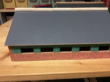 Globe Kids Kuhstall Maßstab 1:87, Dach zum  öffnen , unbespielt