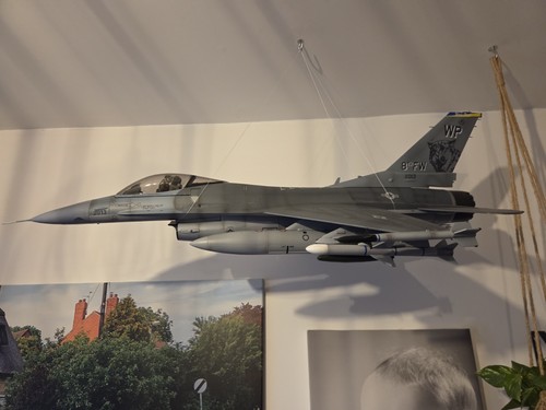Falcon flugzeugmodell im - f-16,