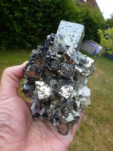 Pyrit würfel mit sphalerit - pyrit,