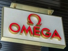 Omega beleuchteter Laden