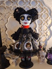 Monster Doll + Würfel Gothic