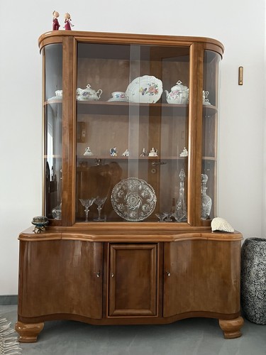 Vitrinenschrank