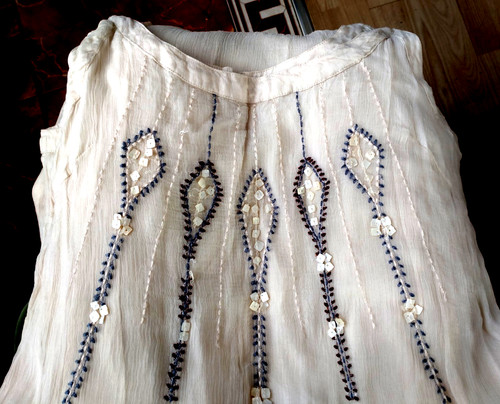 Beiges sommerkleid mit - sommerkleid,