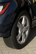 4x Winterreifen auf Alu-Felgen (Hyundai KONA Elektro, 215 / 55 R17)