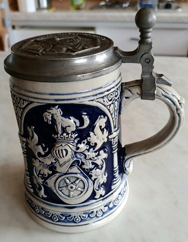 Bierkrug mit zinndeckel - bierkrug,
