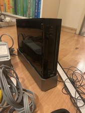 Nintendo Wii Spielekonsole Schwarz inkl. drei Fernbedienungen und zwei Nunchucks