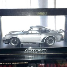 AUTOart 1/18 Porsche 911 Turbo