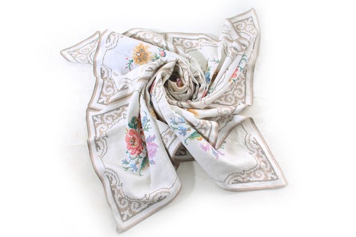 Alte tischdecke mit stickerei - alte,