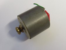 Modellbau DC Motor mit Riemenscheibe ca. 9 Volt – guter Zustand