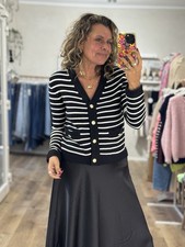 Cardigan Schwarz-Weiß gestreift V-Ausschnitt Goldene Knöpfe Taschen Onesize (P3)