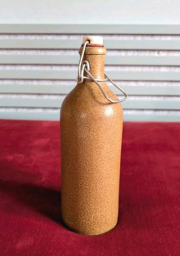 Alte antik steingut - alte, flasche