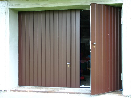 Schwingtor mit schlupftür - ,