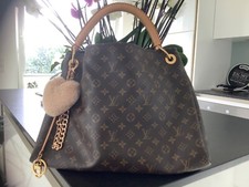 LOUIS VUITTON Tasche ARTSY