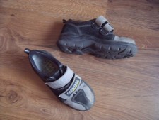 MEGA GAGA Schuhe Grau Schwarz Gr. 29 Klett guter Zustand