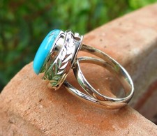 Ω Ring Feder mit Türkis