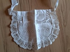 Wunderschöne Servierschürze*** Lochstickerei ***  mit Beutel *** Vintage