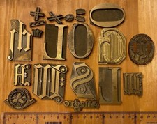 Konvolut Messing Prägestempel Matrizen Klischees Reste aus Buchbinderei Stempel-