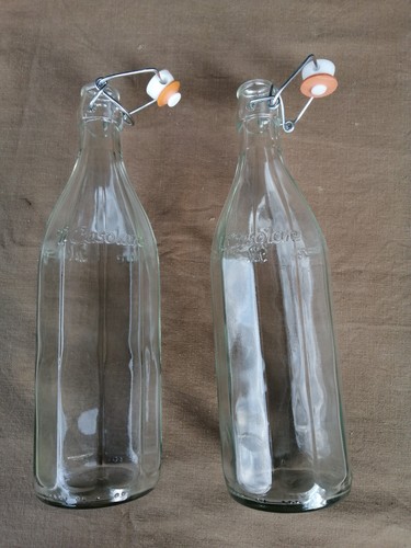Leere glasflaschen mit - leere,