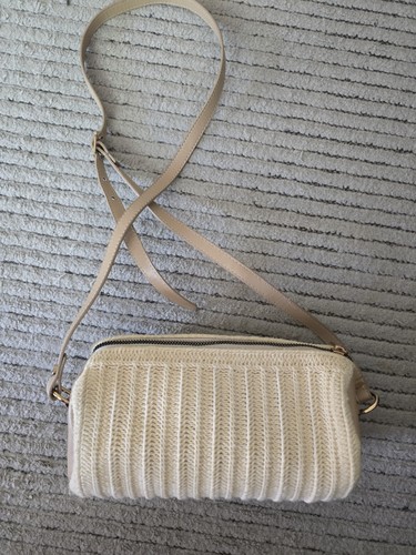 Beigefarbene stricktasche aus - beigefarbene,