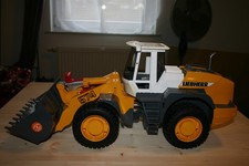 Bruder liebherr radlader l574 - liebherr,