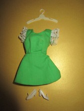 506) ALTES VINTAGE 70er-KLEID+ALTE SCHUHE+BÜGEL BARBIE PETRA UA.29cm MODEPUPPEN