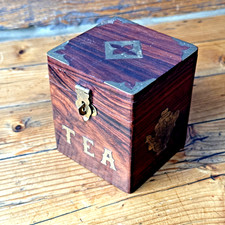 TEE-BOX Holzkiste Aufbewahrungsbox verriegelbar mit Messing Intarsien Vintage