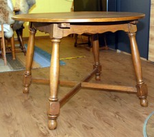 Sehr schöner alter runder Ausziehtisch, original Castle furniture product 1920