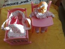 Puppe mit Bettchen und