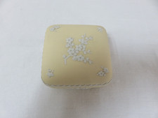 Schöne feine Deckeldose