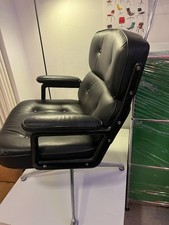Vitra Eames Lobby Chair ES 104