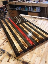 Dünne rote Linie Holz