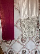 Traditionelle Dirac Set, das somalische und ostafrikanische Kleid bordeaux rot