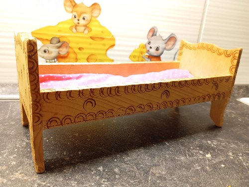 Hübsches kleines puppen - hübsches, puppen-bett