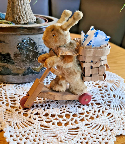 Holzspielzeug hase mit roller - hase,