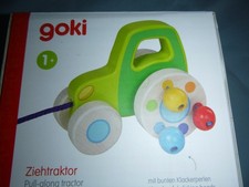 Zieh-Traktor aus Holz mit bunten Klackerperlen